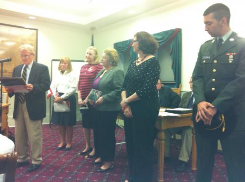 Mayor Bob McMahon presenting an award to mothers of active military